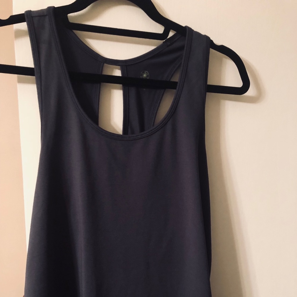Super cute yoga top !!